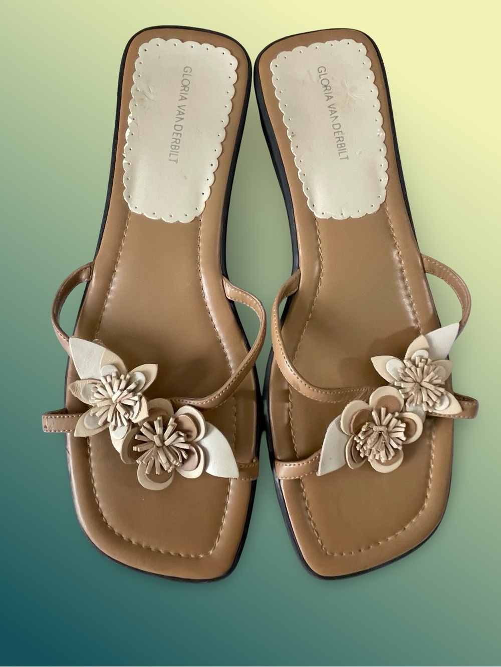 Gloria Vanderbilt Faux Leather Floral Slide Sandals Open Toe Tan Beige Sz 9